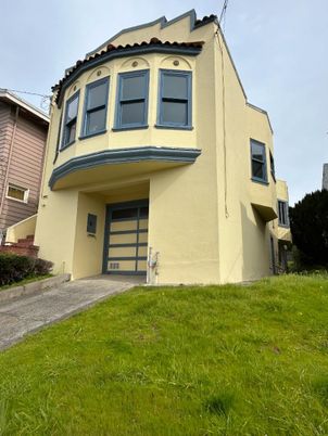 Attached, Exterior, Facade, Mediterranean
