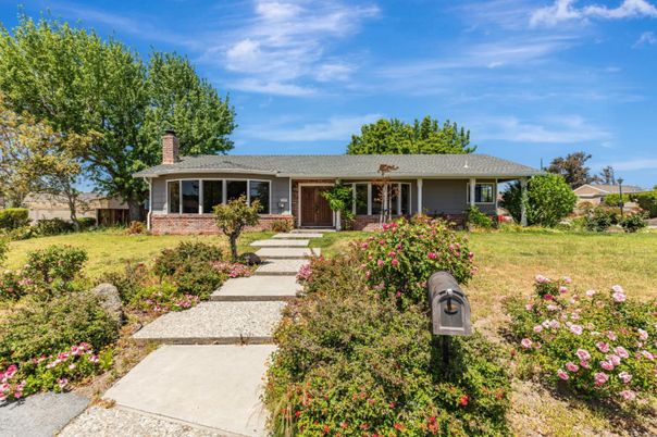 Backyard, Exterior, Facade, Brick Facade, Ranch