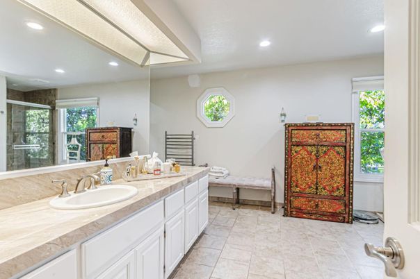 Bathroom, Dual Sink Vanities, Interior, Recessed Lighting