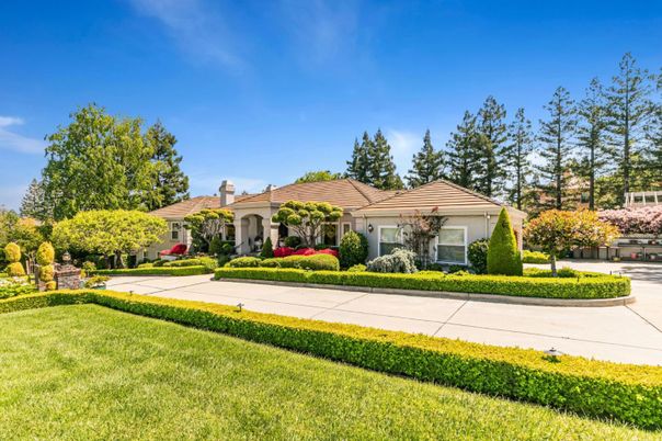 Backyard, Exterior, Facade, Ranch