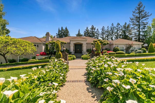 Backyard, Exterior, Facade, Ranch