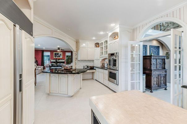 Dining room, Interior, Kitchen, Recessed Lighting, Stainless Steel Appliances