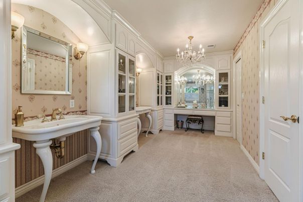Bathroom, Chandelier, Interior