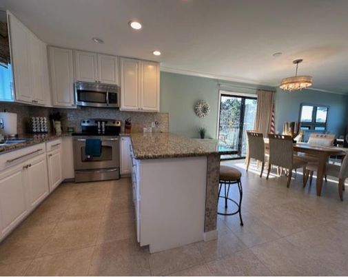 Chandelier, Dining room, Interior, Kitchen, Pendant Lights, Recessed Lighting, Stainless Steel Appliances