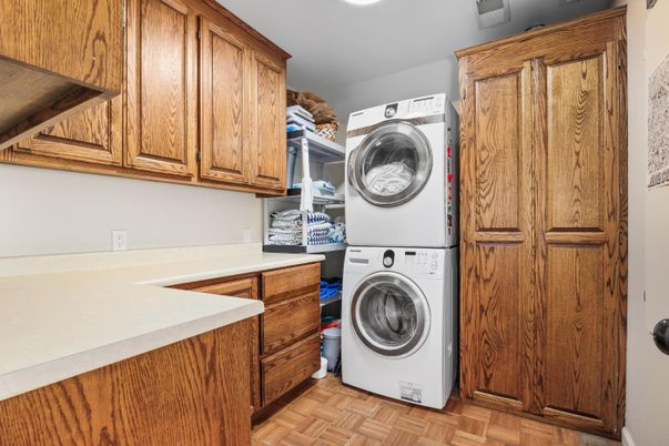 Interior, Utility Closets, Washer, Wood Texture Flooring