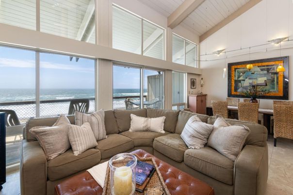Interior, Living room, Water