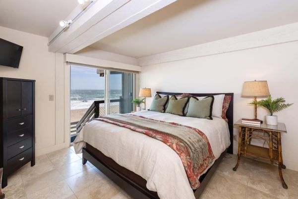 Bedroom, Interior, Water