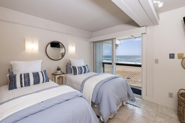Bedroom, Interior, Water