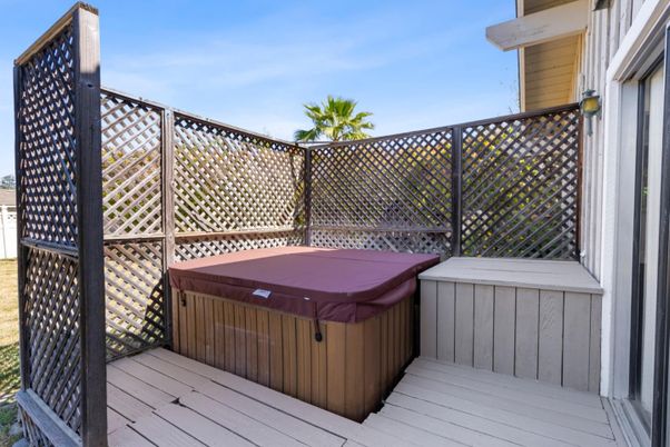Exterior, Hot Tub