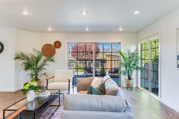 Interior, Living room, Recessed Lighting, Wood Texture Flooring