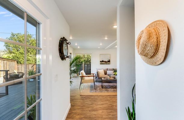 Interior, Living room, Recessed Lighting, Wood Texture Flooring