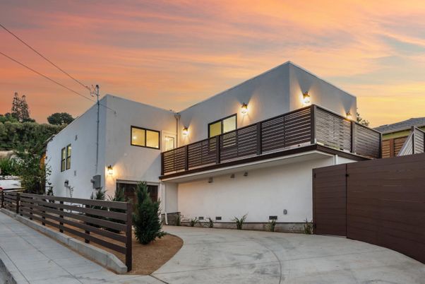 Exterior, Facade, Modern