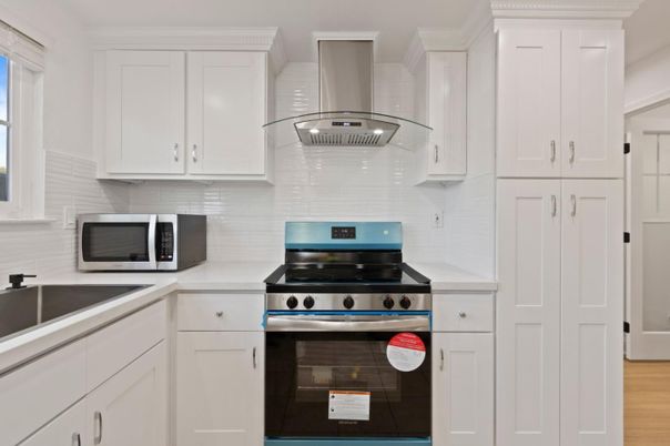 Interior, Kitchen, Stainless Steel Appliances, Wood Texture Flooring