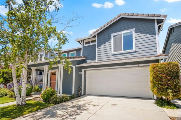 Attached, Exterior, Facade, American Craftsman