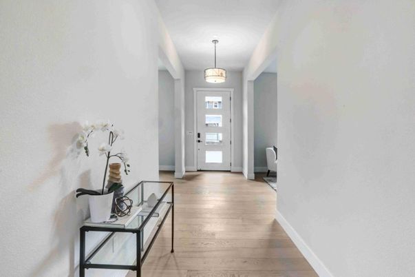 Interior, Pendant Lights, Wood Texture Flooring