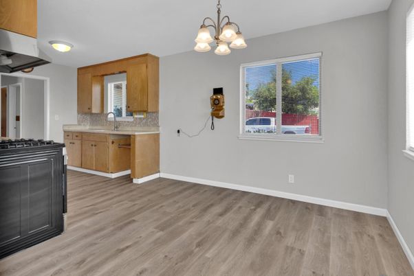 Chandelier, Interior, Kitchen, Wood Texture Flooring