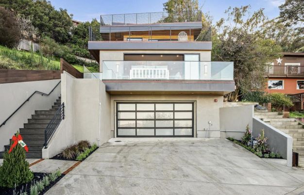 Attached, Exterior, Facade, Modern