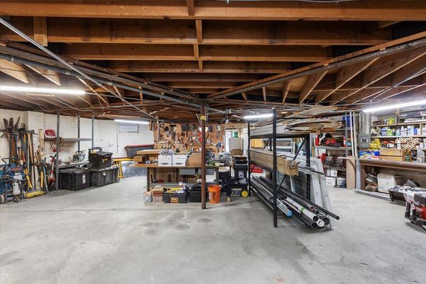 Garage, Interior, Wooden Beams