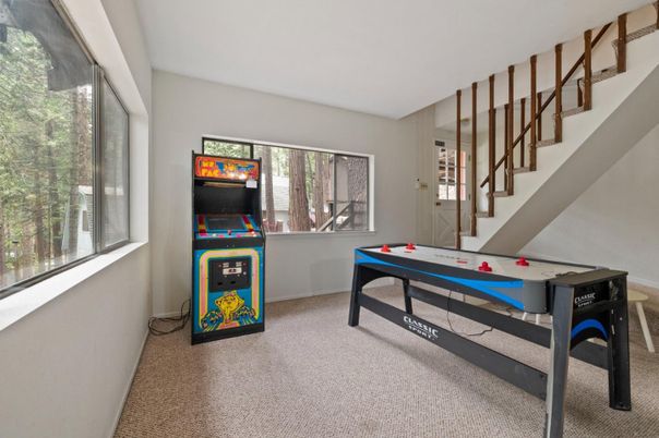 Game Room, Interior