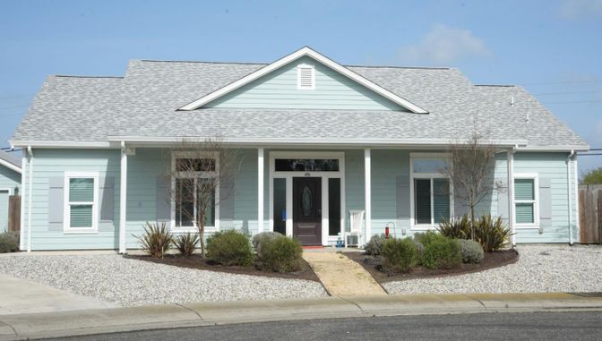 Exterior, Facade, Ranch