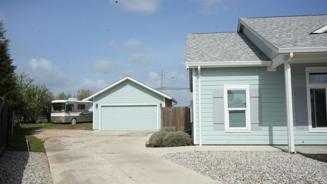 Detached Garage, Exterior