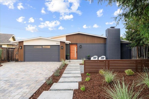 Attached, Exterior, Facade, Ranch