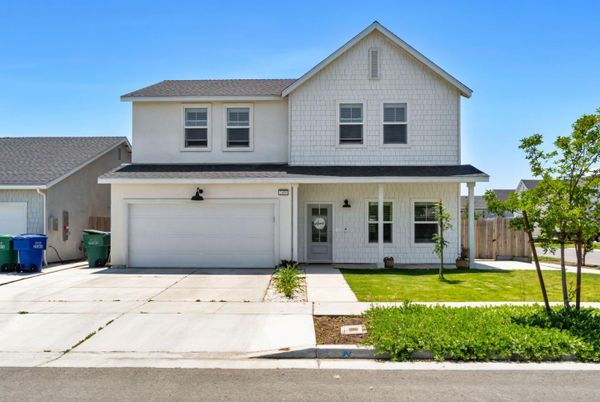Attached, Exterior, Facade, Farmhouse