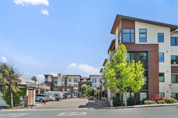 Exterior, Facade, Modern