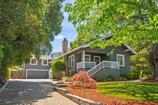 Attached, Exterior, Facade, American Craftsman