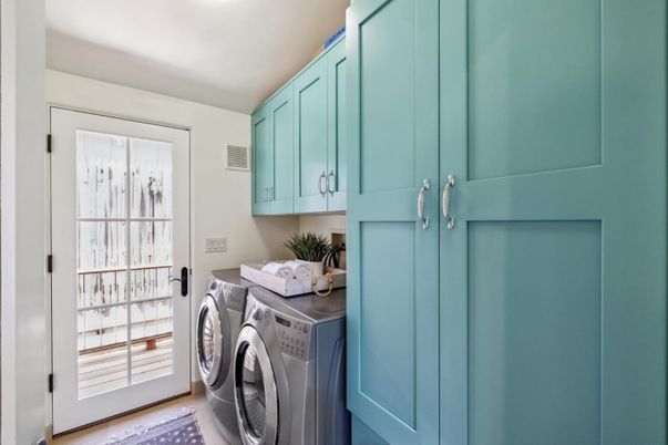 Interior, Washer, Wood Texture Flooring