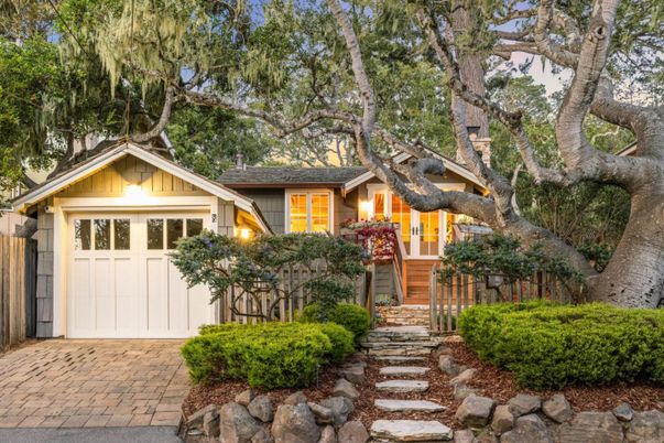 Attached, Exterior, Facade, Ranch
