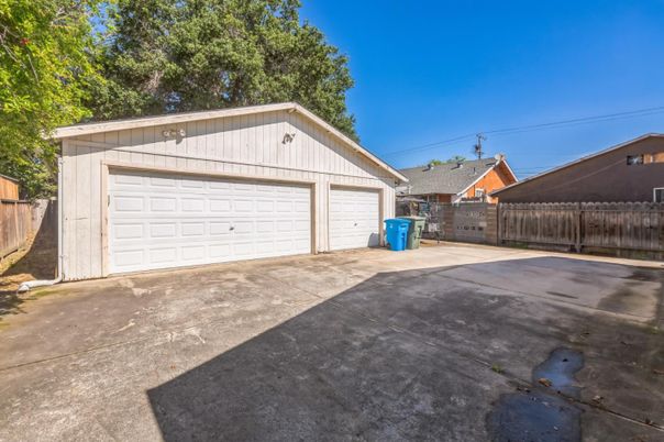 Detached Garage, Exterior