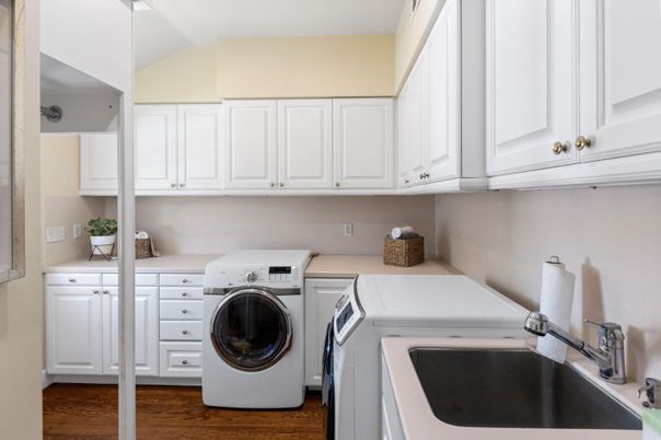 Interior, Washer, Wood Texture Flooring