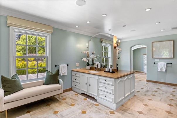 Bathroom, Interior, Recessed Lighting
