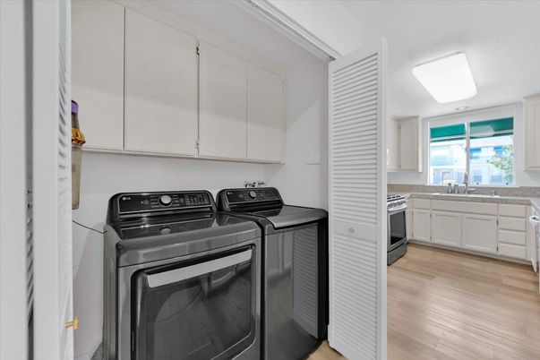 Interior, Kitchen, Utility Closets, Washer, Wood Texture Flooring