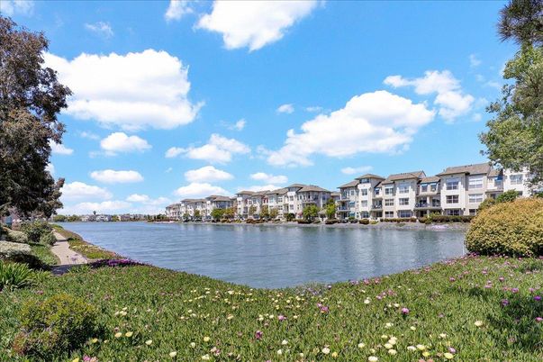 Exterior, Lake