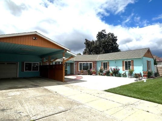 Backyard, Exterior, Facade, Ranch