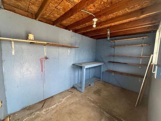 Empty room, Interior, Wooden Beams, Wooden Ceilings