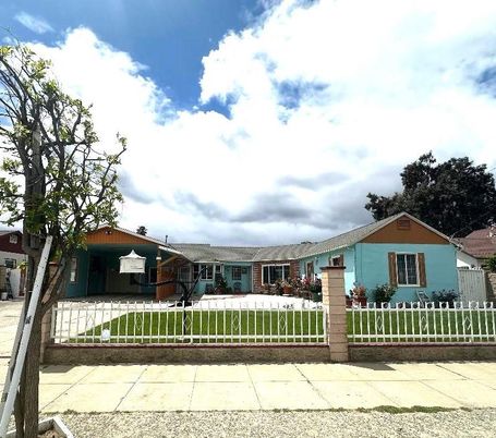 Exterior, Facade, Ranch