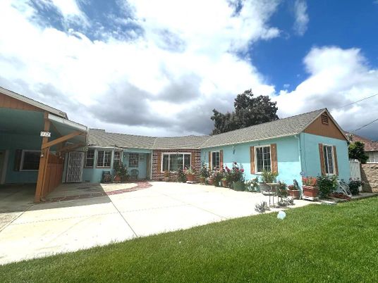 Backyard, Exterior, Facade, Brick Facade, Ranch