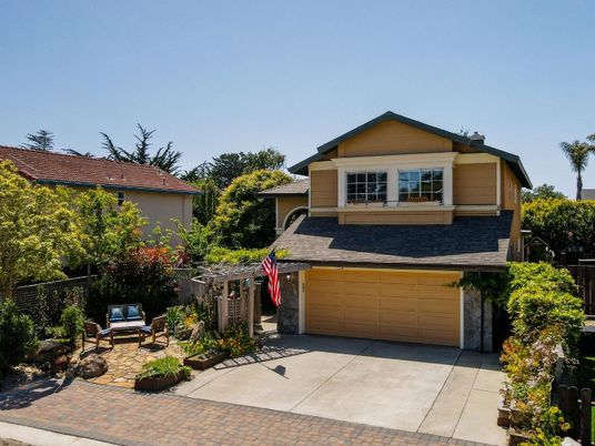 Attached, Exterior, Facade, American Craftsman