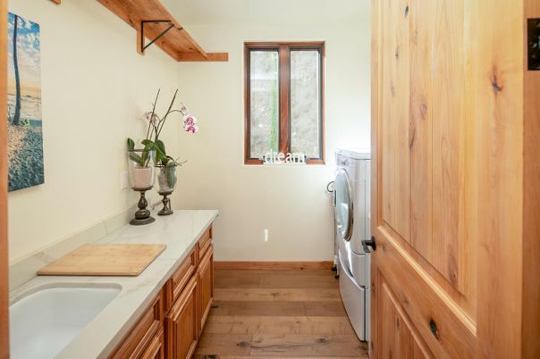 Interior, Washer, Wood Texture Flooring
