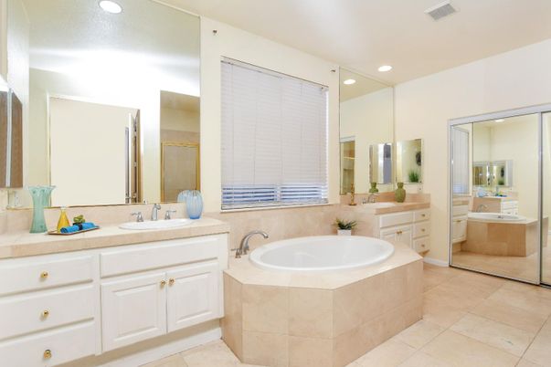 Bathroom, Dual Sink Vanities, Interior, Recessed Lighting