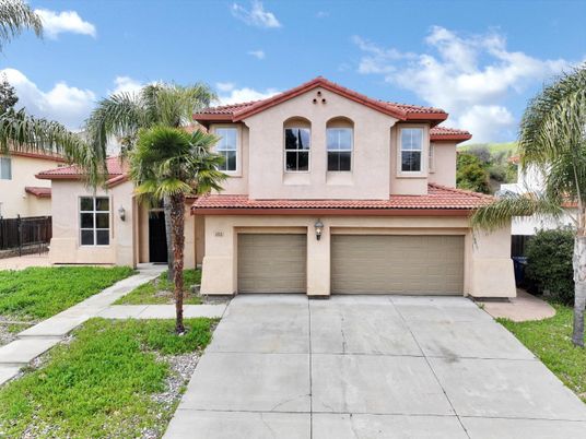 Attached, Exterior, Facade, Mediterranean