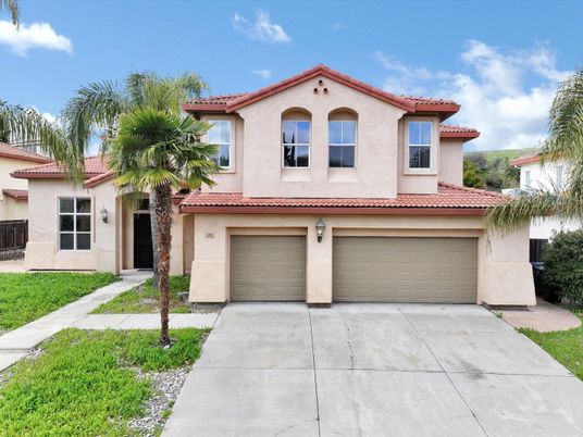 Attached, Exterior, Facade, Mediterranean