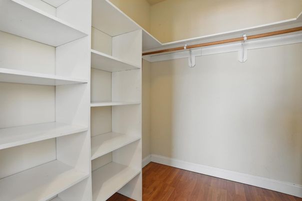Interior, Walk-in Closets, Wood Texture Flooring