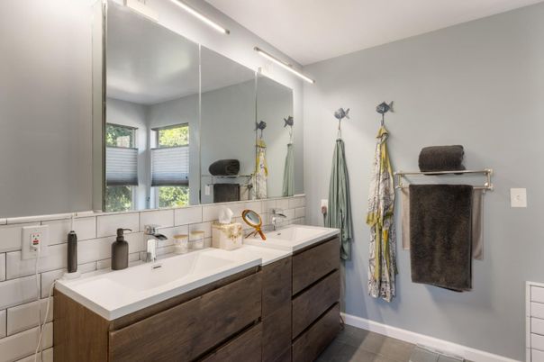 Bathroom, Dual Sink Vanities, Interior