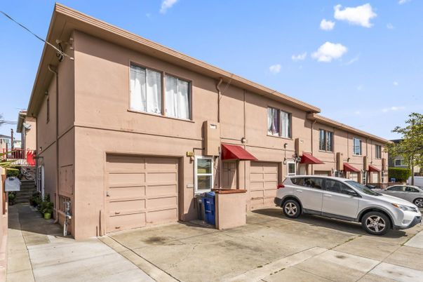 Attached, Exterior, Facade, Modern