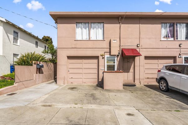 Attached, Exterior, Facade, Rowhouse