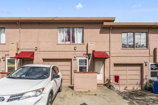 Attached, Exterior, Facade, Rowhouse
